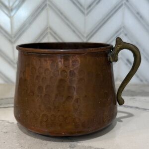 Vintage Hammered Copper pot/planter with  Handle